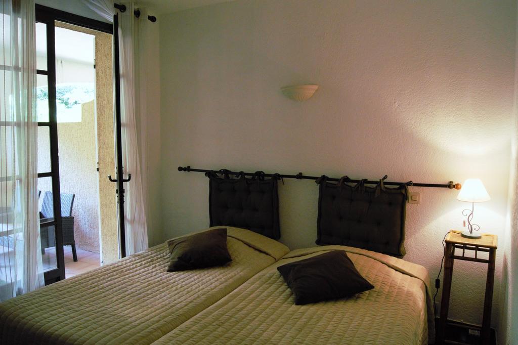 Human Hotel Restaurant Park Villecroze Bilik gambar