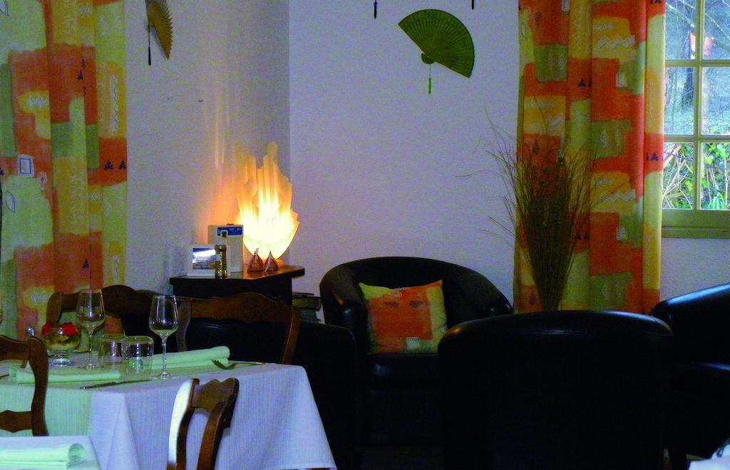 Human Hotel Restaurant Park Villecroze Luaran gambar