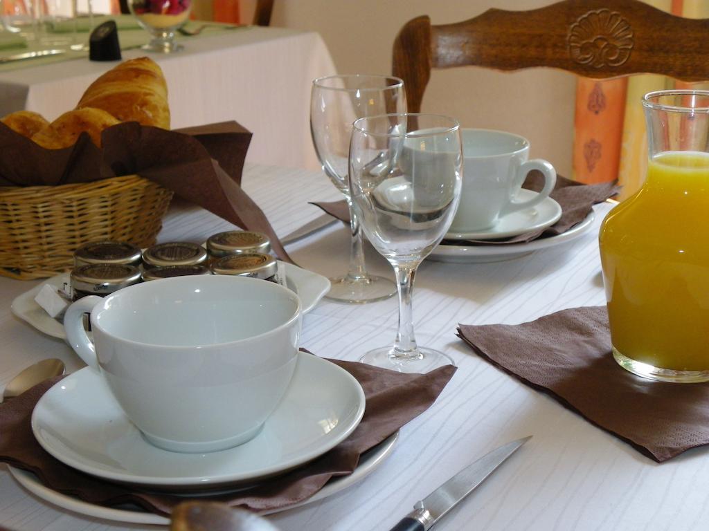 Human Hotel Restaurant Park Villecroze Luaran gambar