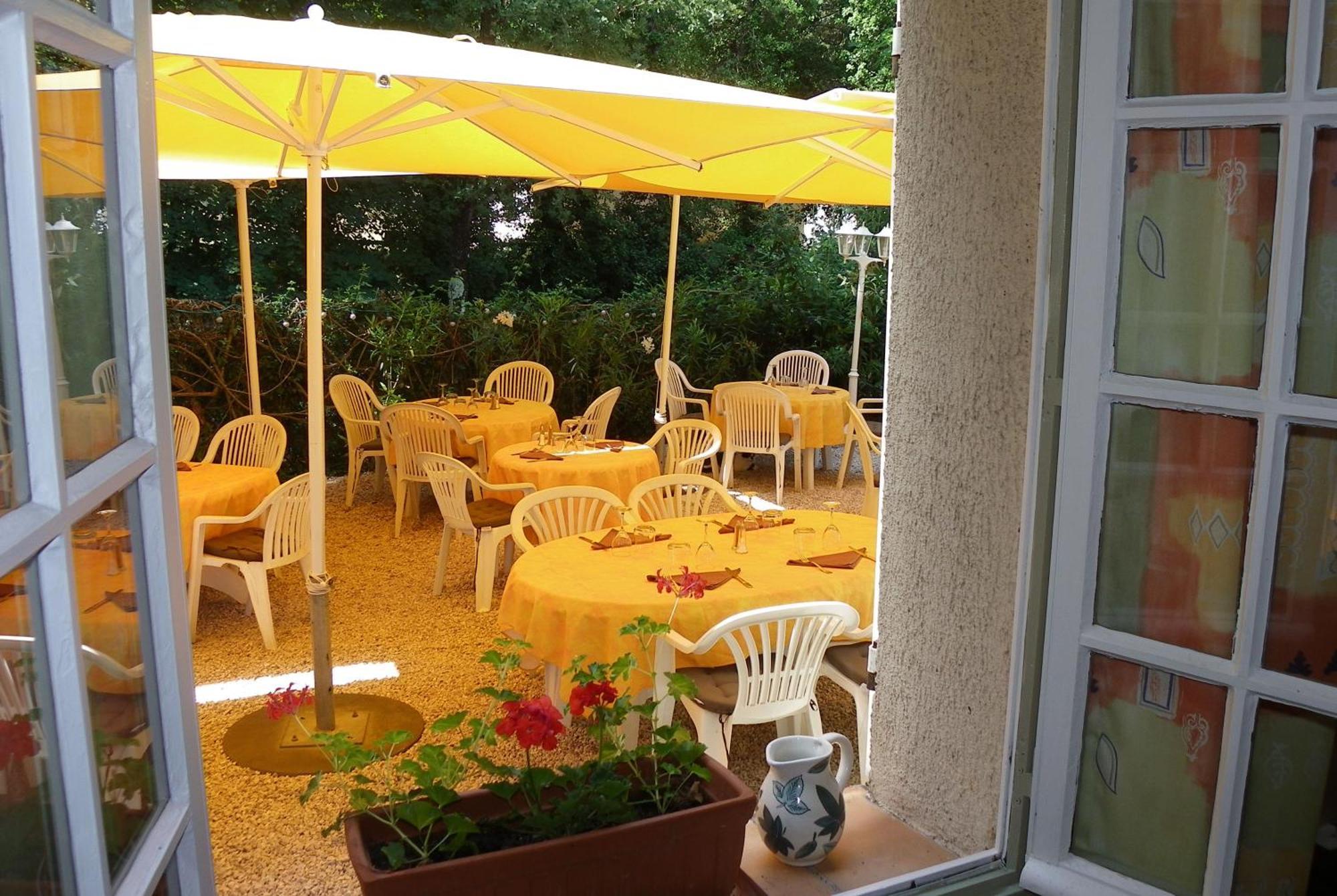 Human Hotel Restaurant Park Villecroze Luaran gambar